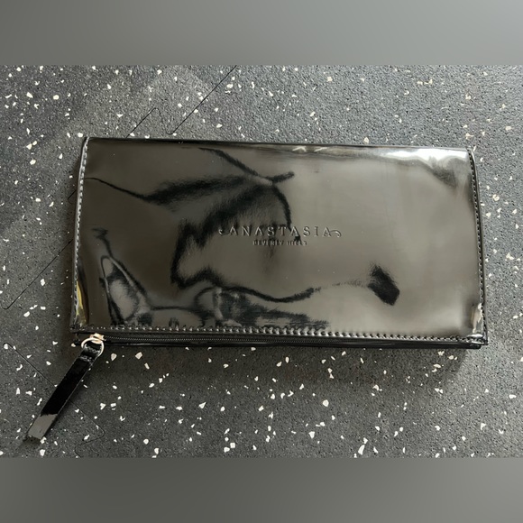 ANASTASIA BEVERLY HILLS | ROLL OUT MAKEUP CASE - Picture 1 of 7